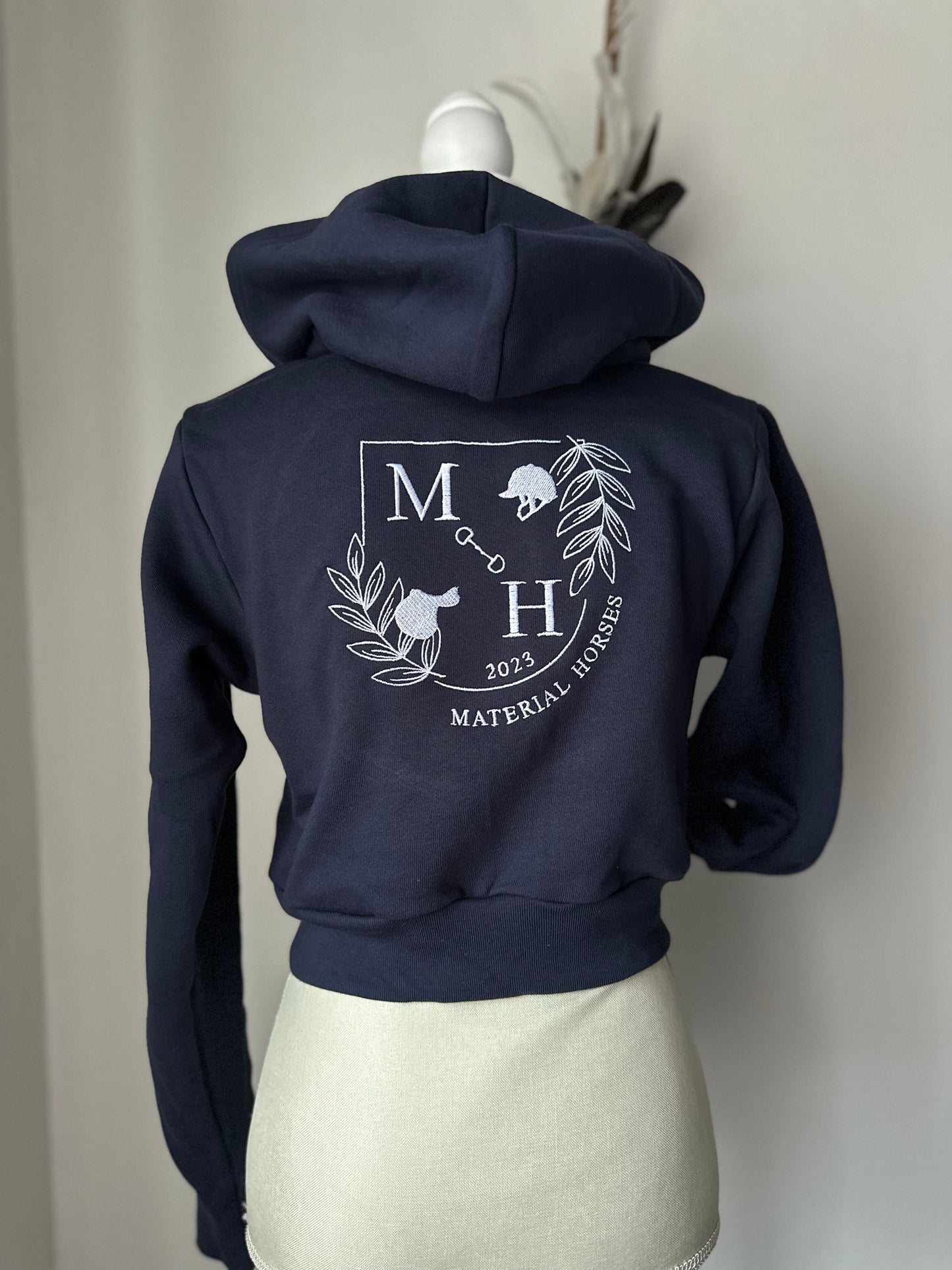 Limitált crop pulóver az új logónkkal - Navy💙