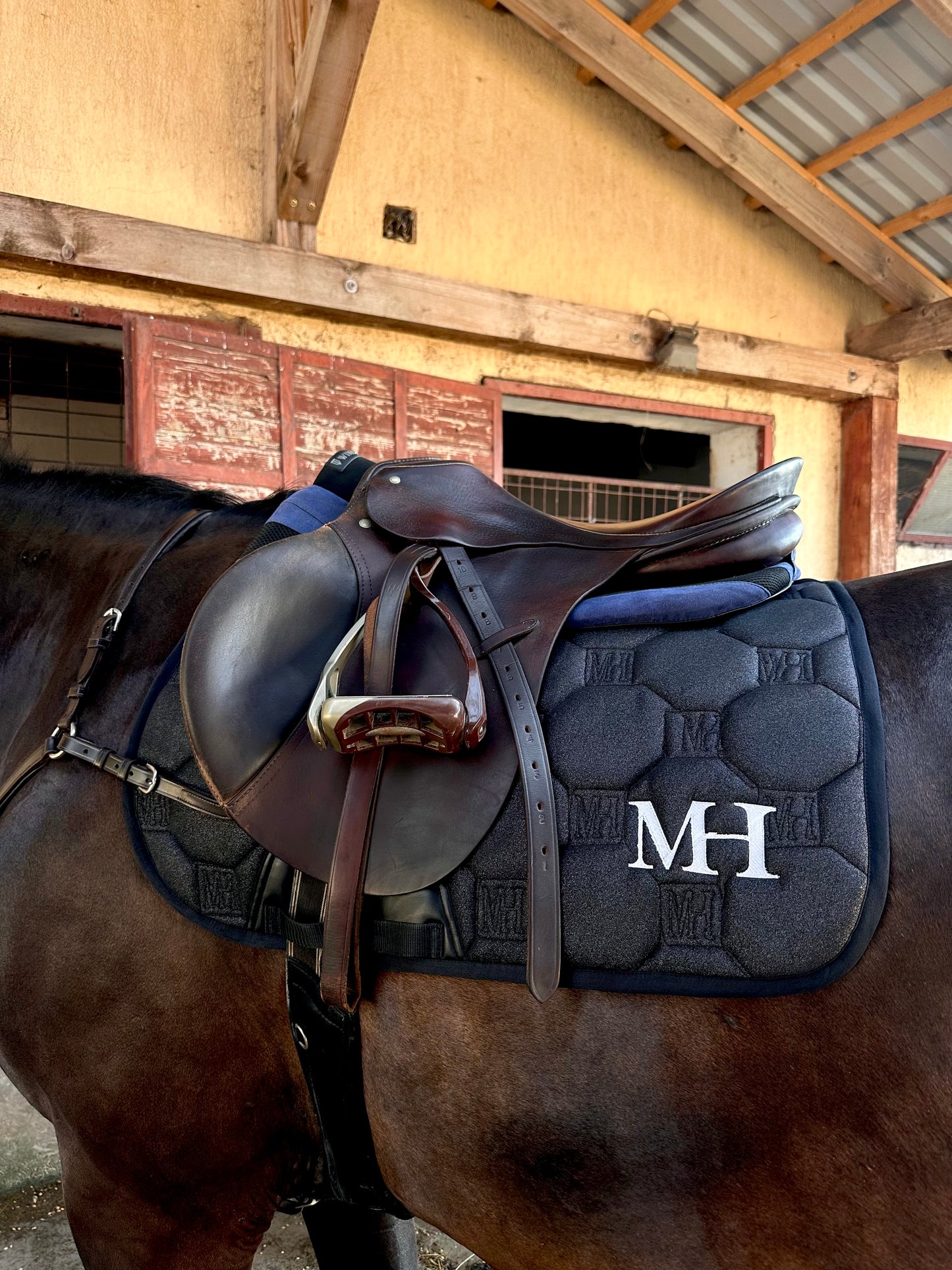 Jump - Glitter Saddlepad - Black