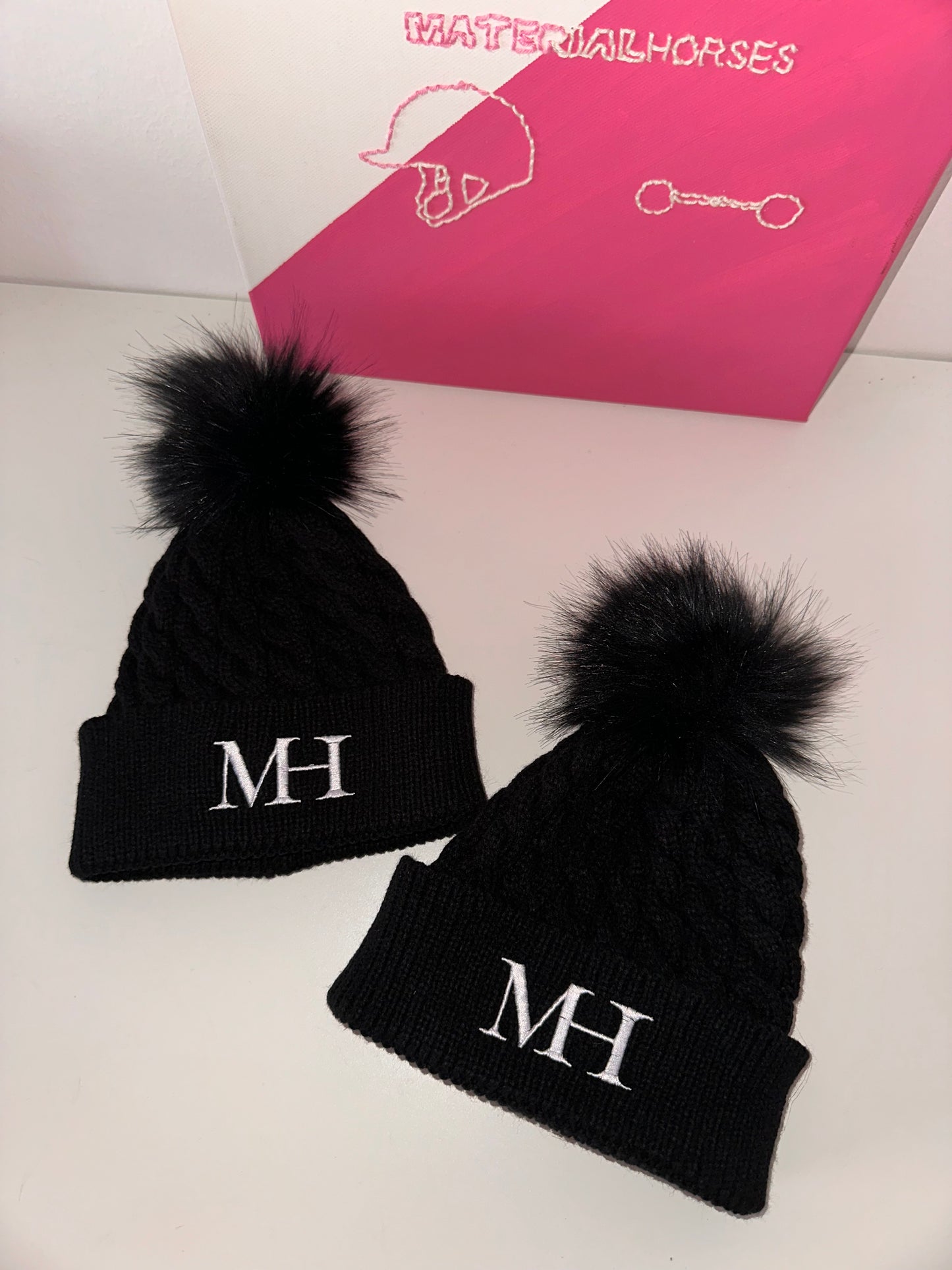 MH - Kötött Sapi PomPom- Black 🖤 ❄️❄️