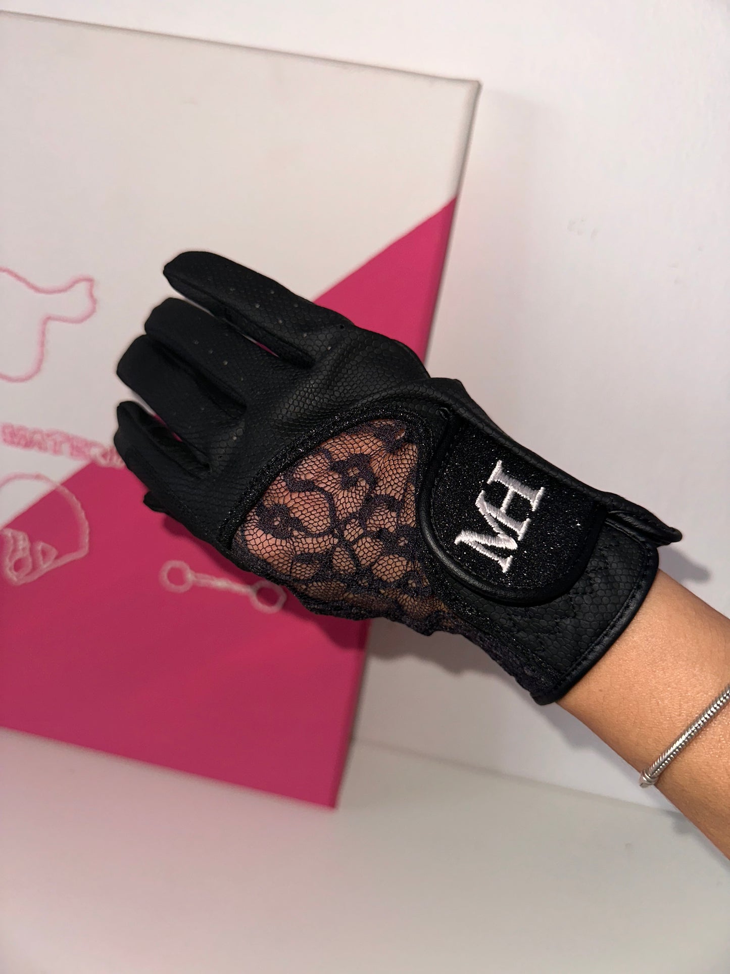 Csipkés Verseny Kesztyű