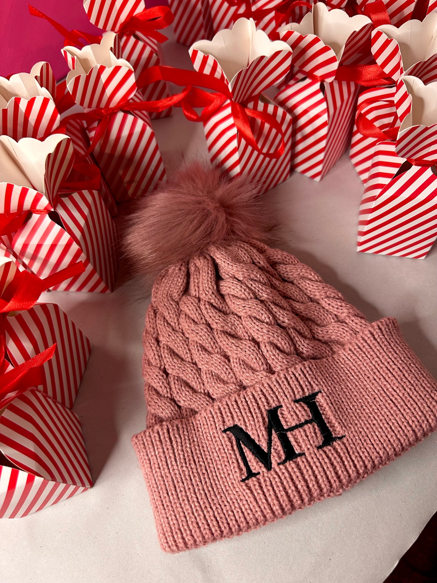 Kötött Sapi PomPom- Sugar Plum 💕❄️❄️
